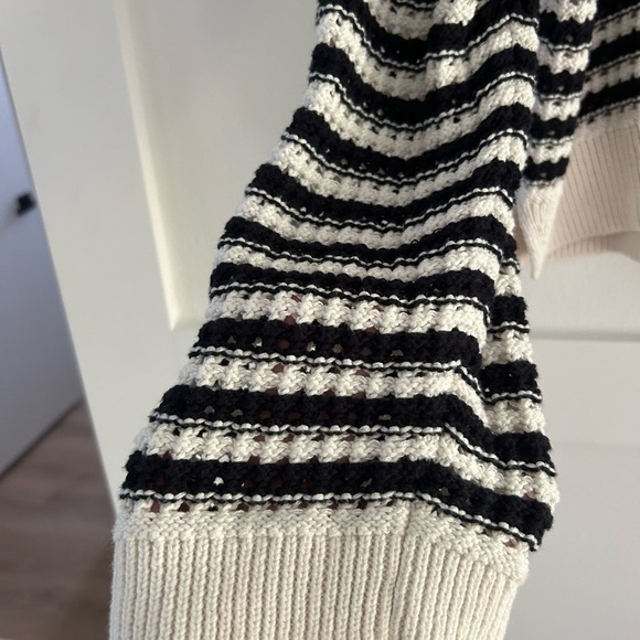 Abercrombie & Fitch black and white knit v neck sweater - Picture 4 of 7